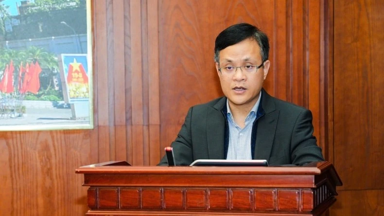 Vụ trưởng Vụ Chính sách tiền tệ Phạm Chí Quang thông tin tại cuộc họp.