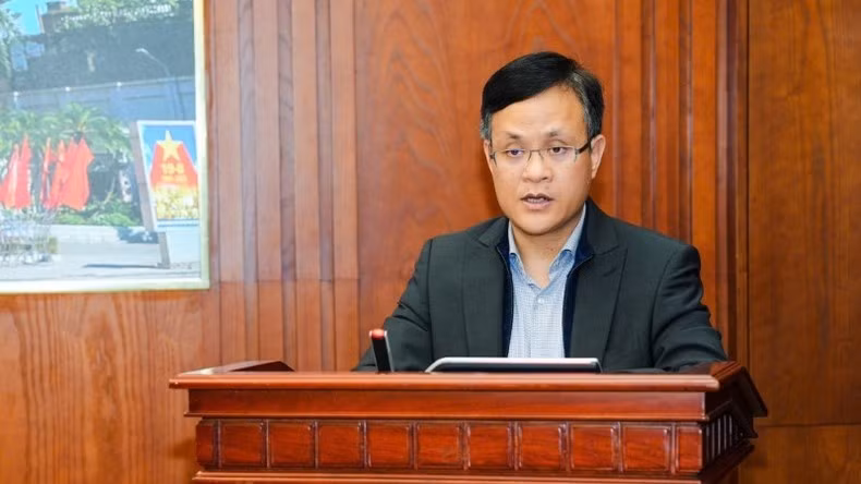 Vụ trưởng Vụ Chính sách tiền tệ Phạm Chí Quang thông tin tại cuộc họp.