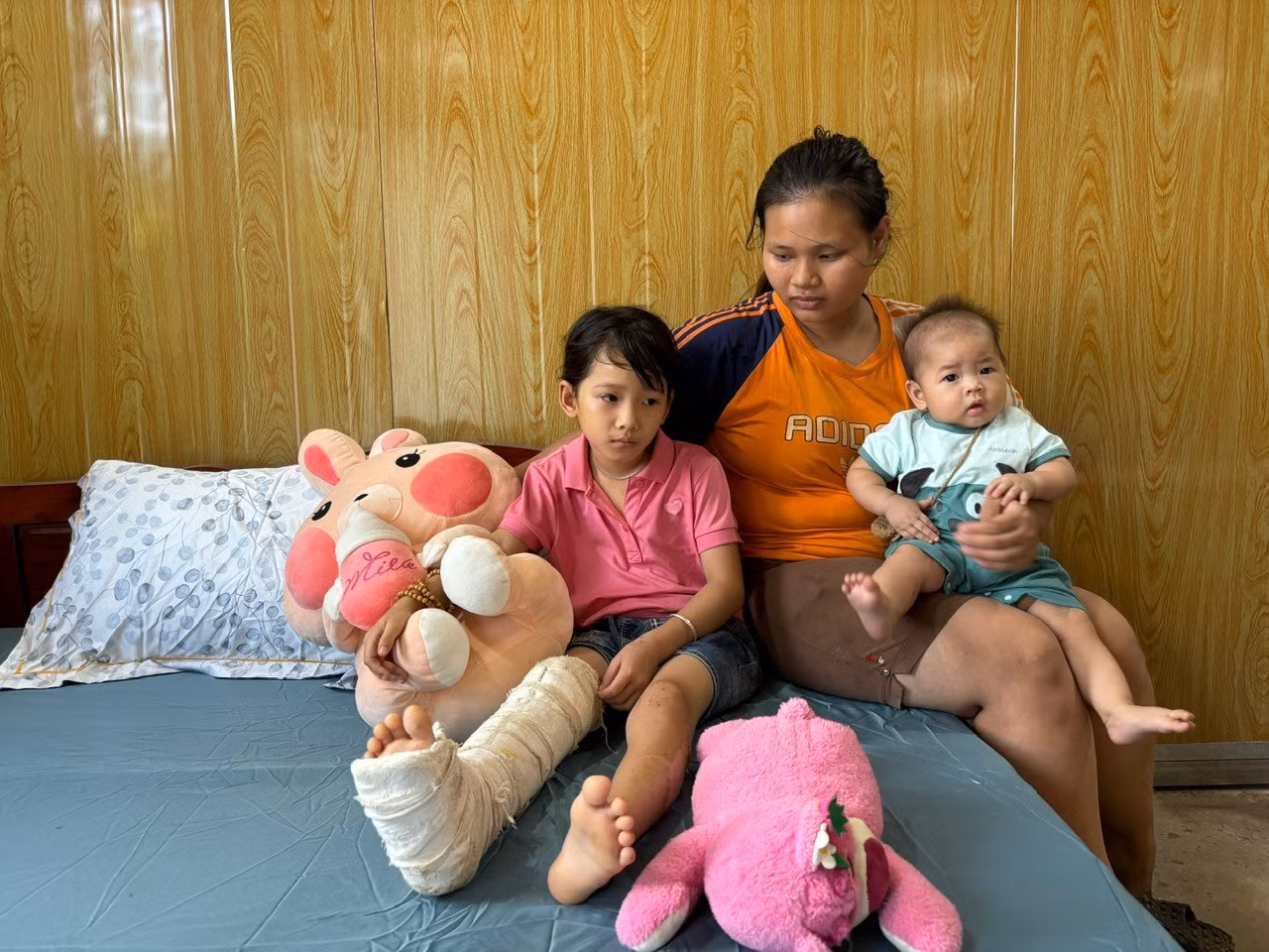 Nhà ở khu tạm cư thôn Làng Nủ.jpg