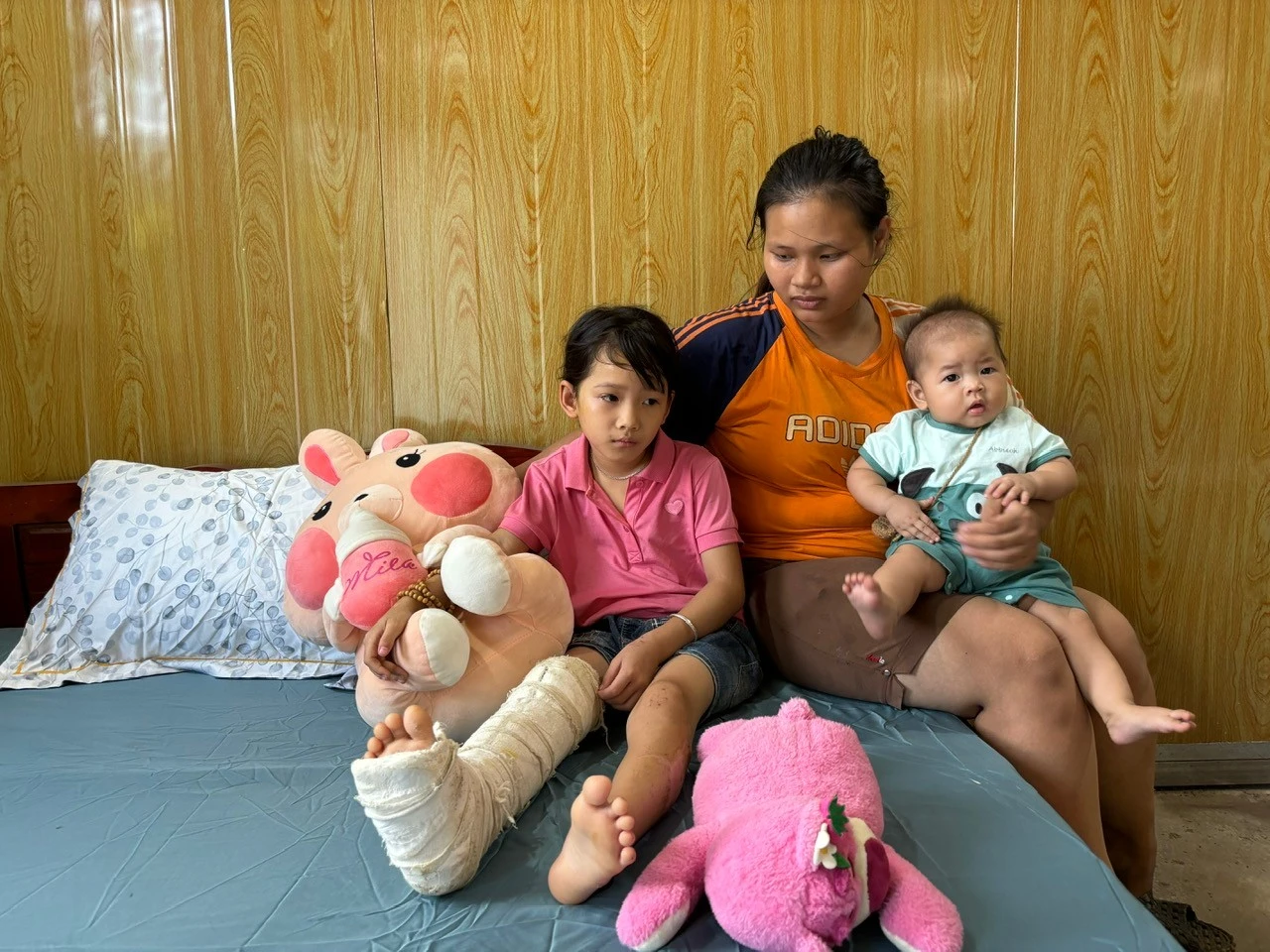 Nhà ở khu tạm cư thôn Làng Nủ.jpg