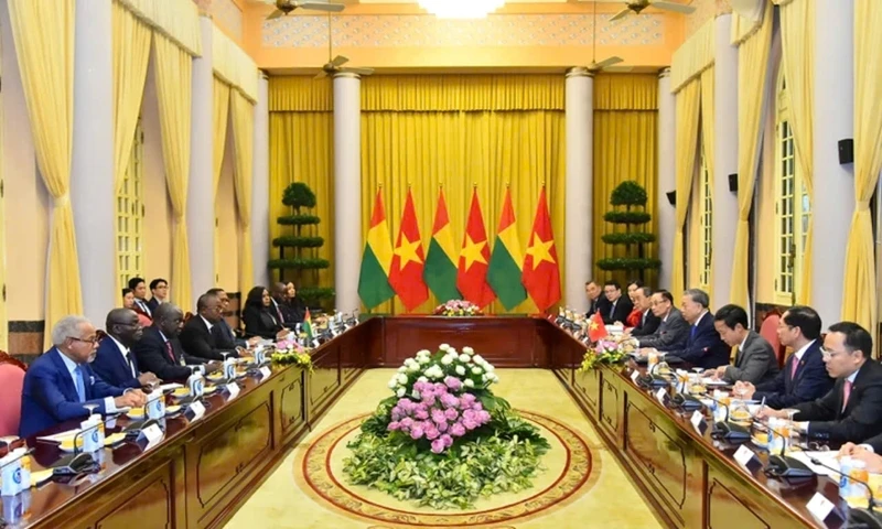 Tổng Bí thư, Chủ tịch nước Tô Lâm hội đàm với Tổng thống Umaro Sissoco Embaló.