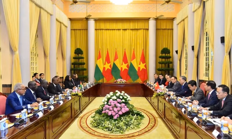 Tổng Bí thư, Chủ tịch nước Tô Lâm hội đàm với Tổng thống Umaro Sissoco Embaló.