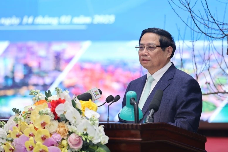 Thủ tướng Phạm Minh Chính nhấn mạnh, Hà Nội, Đồng bằng sông Hồng cần đột phá tăng trưởng 2 con số và cấp bách xử lý ô nhiễm - Ảnh: VGP/Nhật Bắc