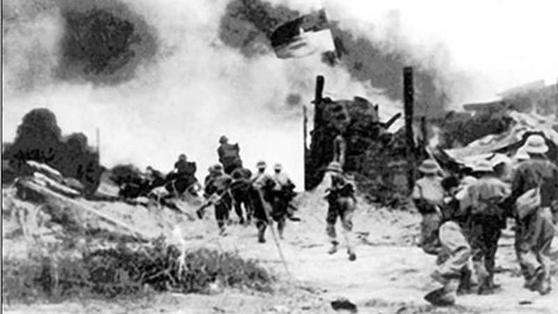 Bộ đội Sư đoàn 320A (Quân đoàn 3) đánh chiếm căn cứ Đồng Dù ngày 29/4/1975. (Ảnh: Tư liệu/TTXVN)