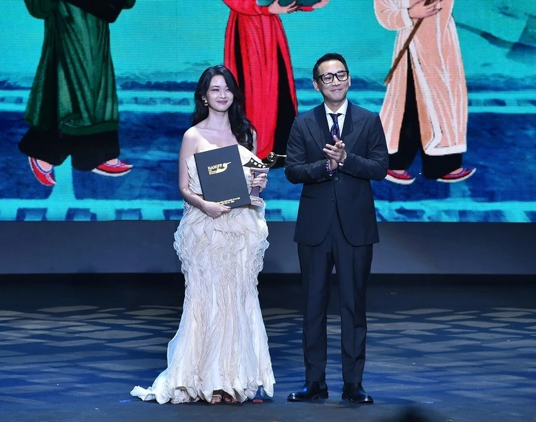 Với vai diễn ấn tượng trong "Ngày xưa có một chuyện tình" (vai Miền), Ngọc Xuân đã mang về cho mình giải thưởng đầu tiên trong lần đầu chạm ngõ điện ảnh với giải thưởng Diễn viên trẻ triển vọng. Ảnh: VGP/Đức Tuân