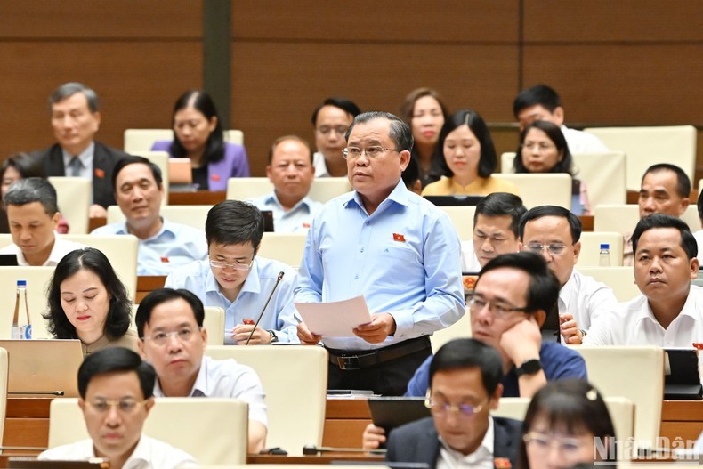 Đại biểu Quốc hội Nguyễn Tâm Hùng (Đoàn Bà Rịa-Vũng Tàu) nêu ý kiến thảo luận ở hội trường chiều 5/5. (Ảnh: BÙI GIANG) Đại biểu Quốc hội Nguyễn Tâm Hùng (Đoàn Bà Rịa-Vũng Tàu) nêu ý kiến thảo luận ở hội trường chiều 5/5. (Ảnh: BÙI GIANG)
