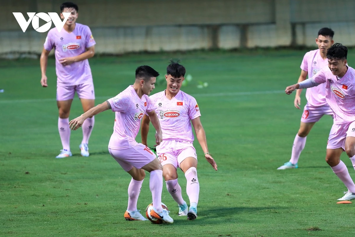 ĐT Việt Nam tích cực tập luyện trước trận đấu. (Ảnh: Hoài Thương).