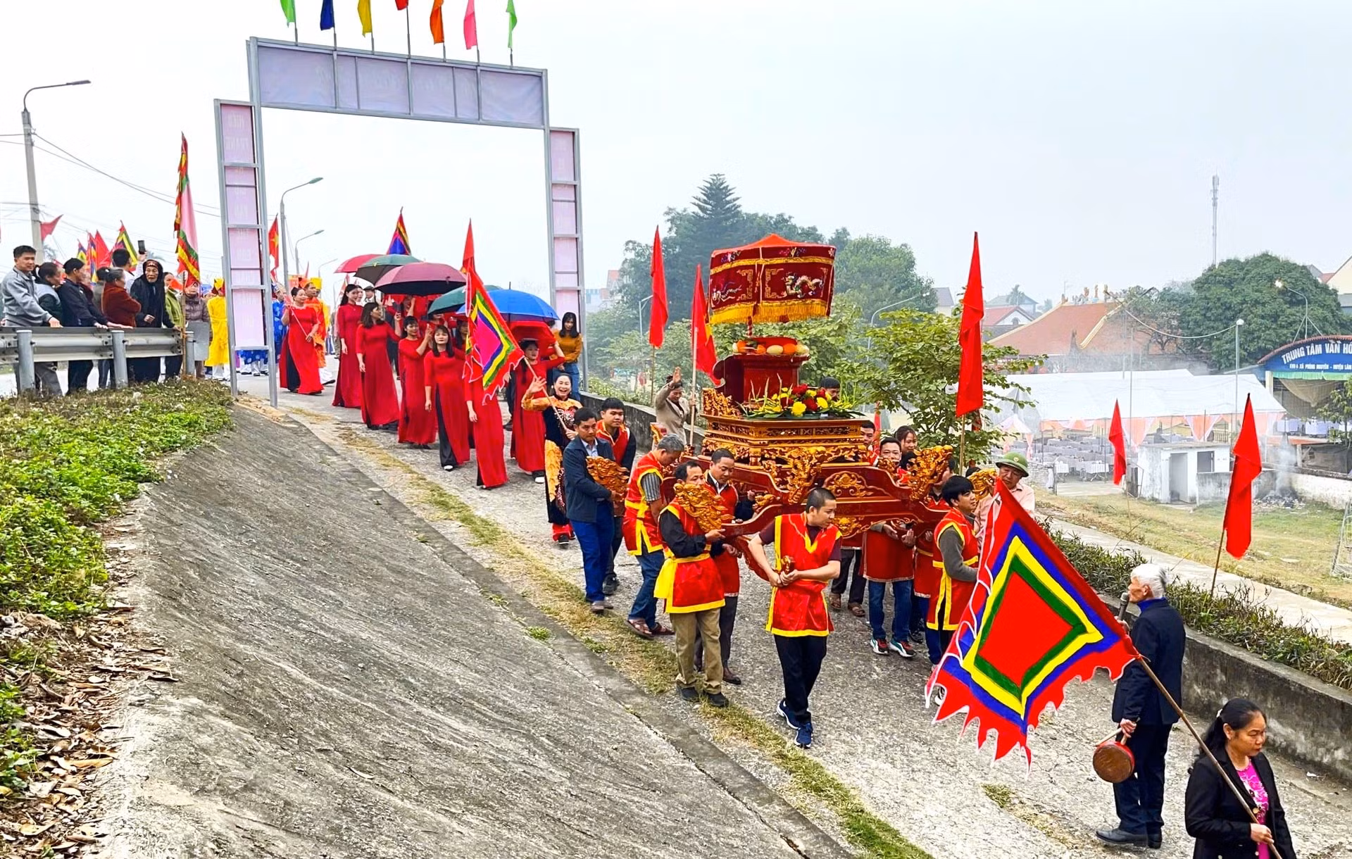 Lễ hội làng Hữu Bổ, huyện Lâm Thao (Phú Thọ). Ảnh: P. Sỹ.