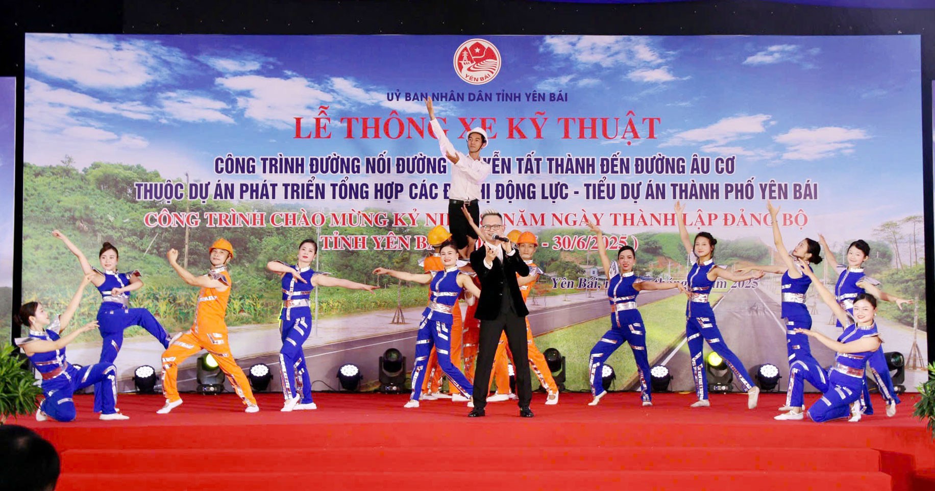 Một tiết mục văn nghệ tại buổi lễ. yb3.jpg
