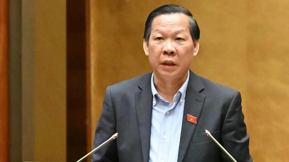 Chủ nhiệm Ủy ban Kinh tế và Tài chính của Quốc hội Phan Văn Mãi trình bày báo cáo thẩm tra