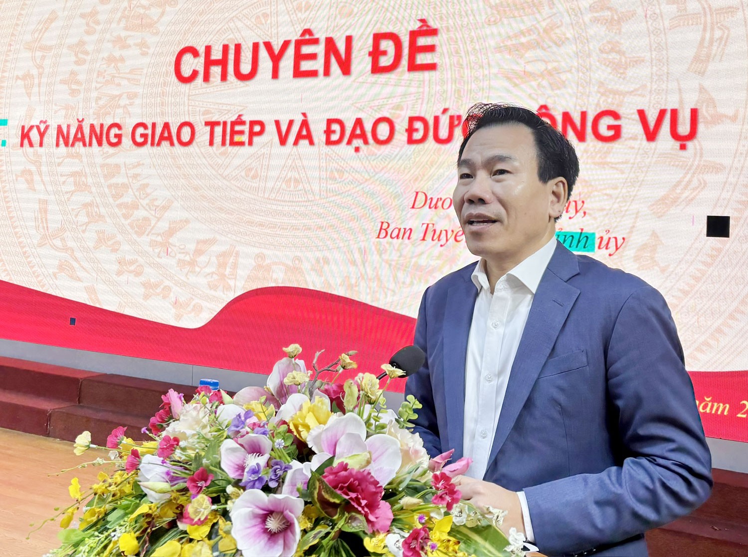 Đồng chí Dương Đức Huy, Ủy viên Ban Thường vụ, Trưởng Ban Tuyên giáo Tỉnh ủy truyền đạt chuyên đề tại lớp bồi dưỡng. by3.jpg