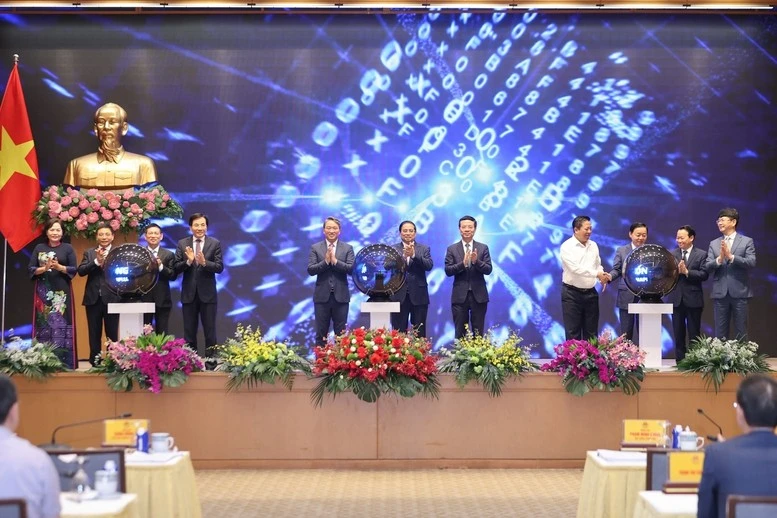 Cổng Pháp luật quốc gia (địa chỉ truy cập là: phapluat.gov.vn) sẽ là kênh thông tin cung cấp cơ bản đầy đủ hệ thống văn bản quy phạm pháp luật, giới thiệu văn bản pháp luật mới, là "cẩm nang pháp lý" trực tuyến - Ảnh VGP/Nhật Bắc