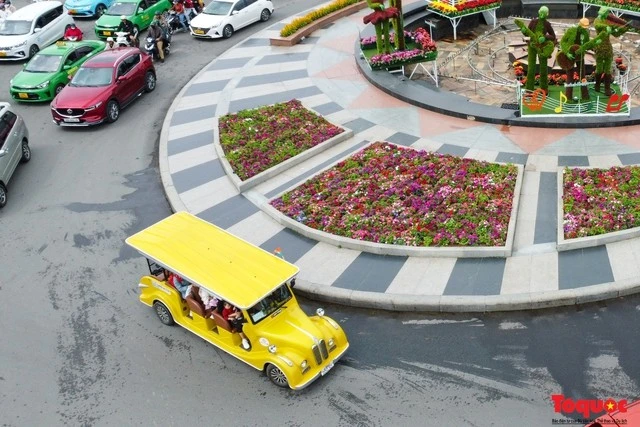 Xe điện du lịch chở khách tham quan TP. Đà Lạt. Ảnh: Đức Thảo