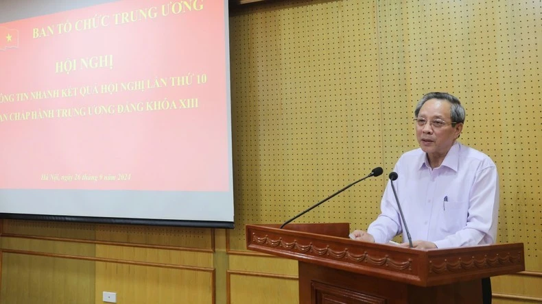 Đồng chí Hoàng Đăng Quang, Ủy viên Trung ương Đảng, Phó Trưởng ban Thường trực Ban Tổ chức Trung ương thông báo nhanh kết quả Hội nghị Trung ương 10 khóa XIII.