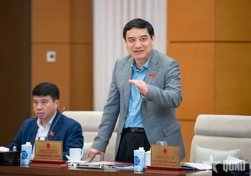 Chủ nhiệm Ủy ban Văn hóa và Xã hội của Quốc hội Nguyễn Đắc Vinh phát biểu tại phiên họp.