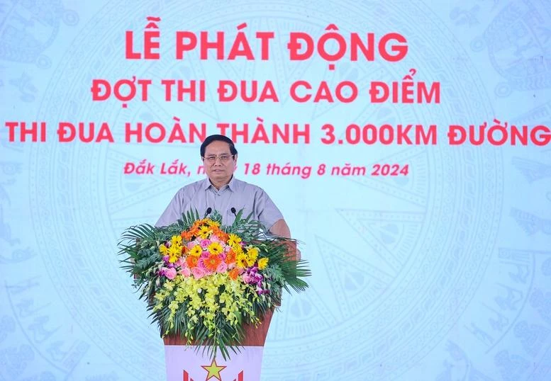 Thủ tướng Phạm Minh Chính yêu cầu ngay sau Lễ phát động, các bộ, ngành, địa phương, các ban quản lý dự án, các nhà thầu thi công, các cơ quan, đơn vị bắt tay ngay xây dựng kế hoạch triển khai... - Ảnh: VGP/Nhật Bắc