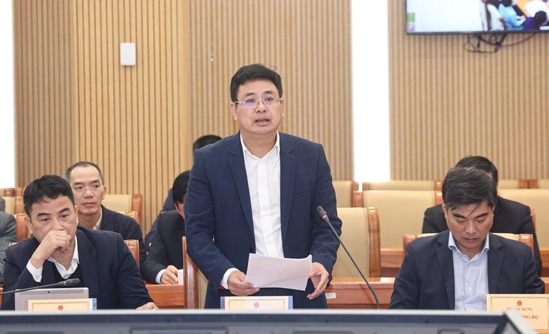 Ông Trần Minh Phương, Vụ trưởng Vụ Kế hoạch - Tài chính (Bộ Xây dựng) báo cáo tại hội nghị - Ảnh: Tạ Hải.