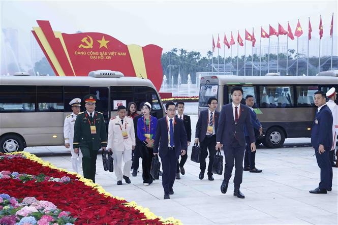 Các đại biểu đến dự phiên khai mạc Đại hội XIV của Đảng. Ảnh: TTXVN
