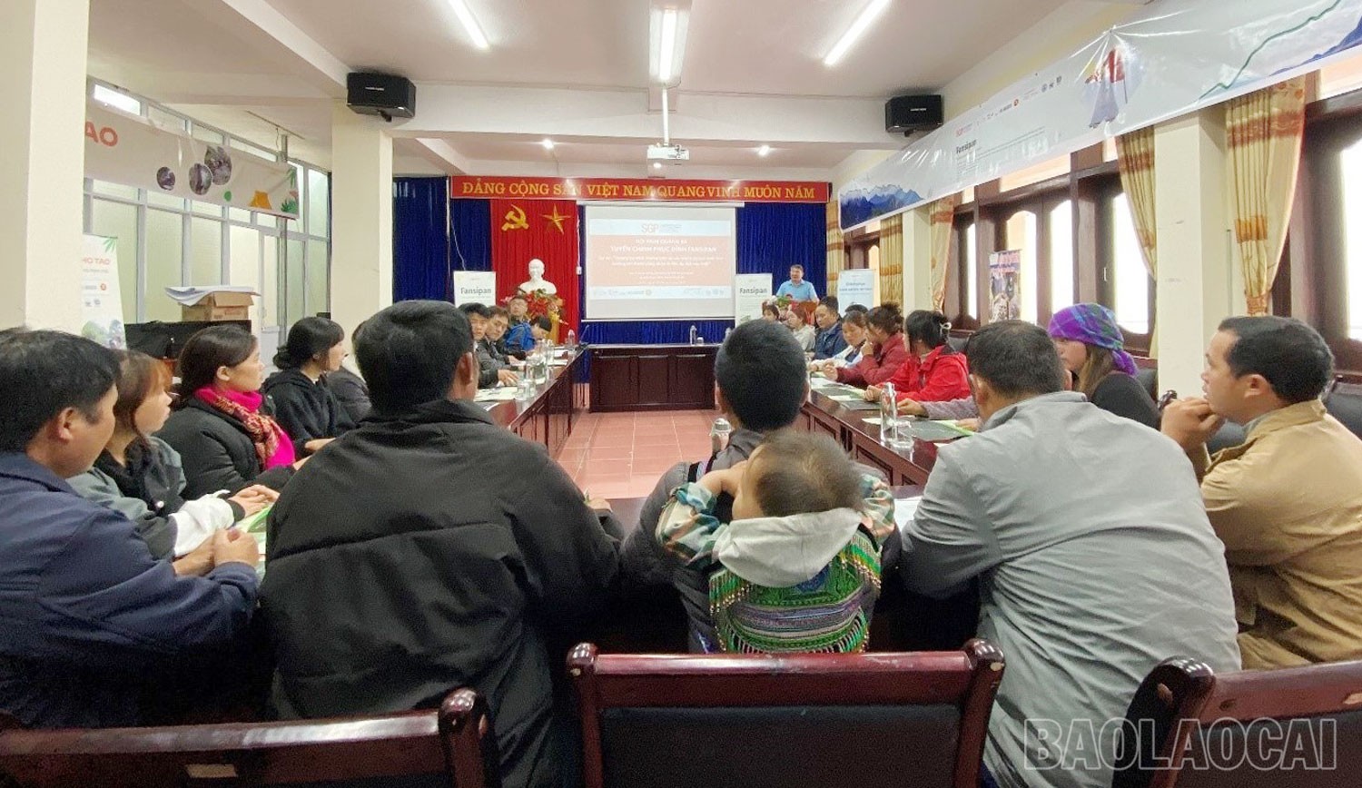 Trung tâm Du lịch và Bảo tồn sinh vật Hoàng Liên giới thiệu tuyến du lịch chinh phục đỉnh Fansipan đến các công ty lữ hành, đại lý du lịch, đại diện chính quyền và cộng đồng dân cư địa phương. s1.jpg