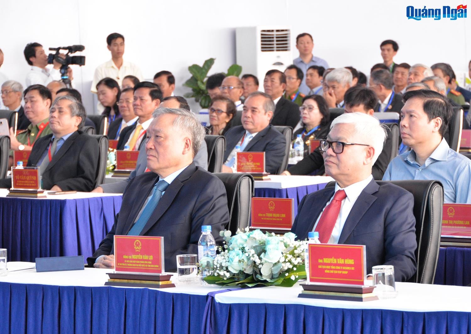 Ủy viên Bộ Chính trị, Phó Thủ tướng Thường trực Chính phủ Nguyễn Hòa Bình và các đại biểu dự lễ động thổ dự án. Ủy viên Bộ Chính trị, Phó Thủ tướng Thường trực Chính phủ Nguyễn Hòa Bình và các đại biểu dự lễ động thổ dự án.