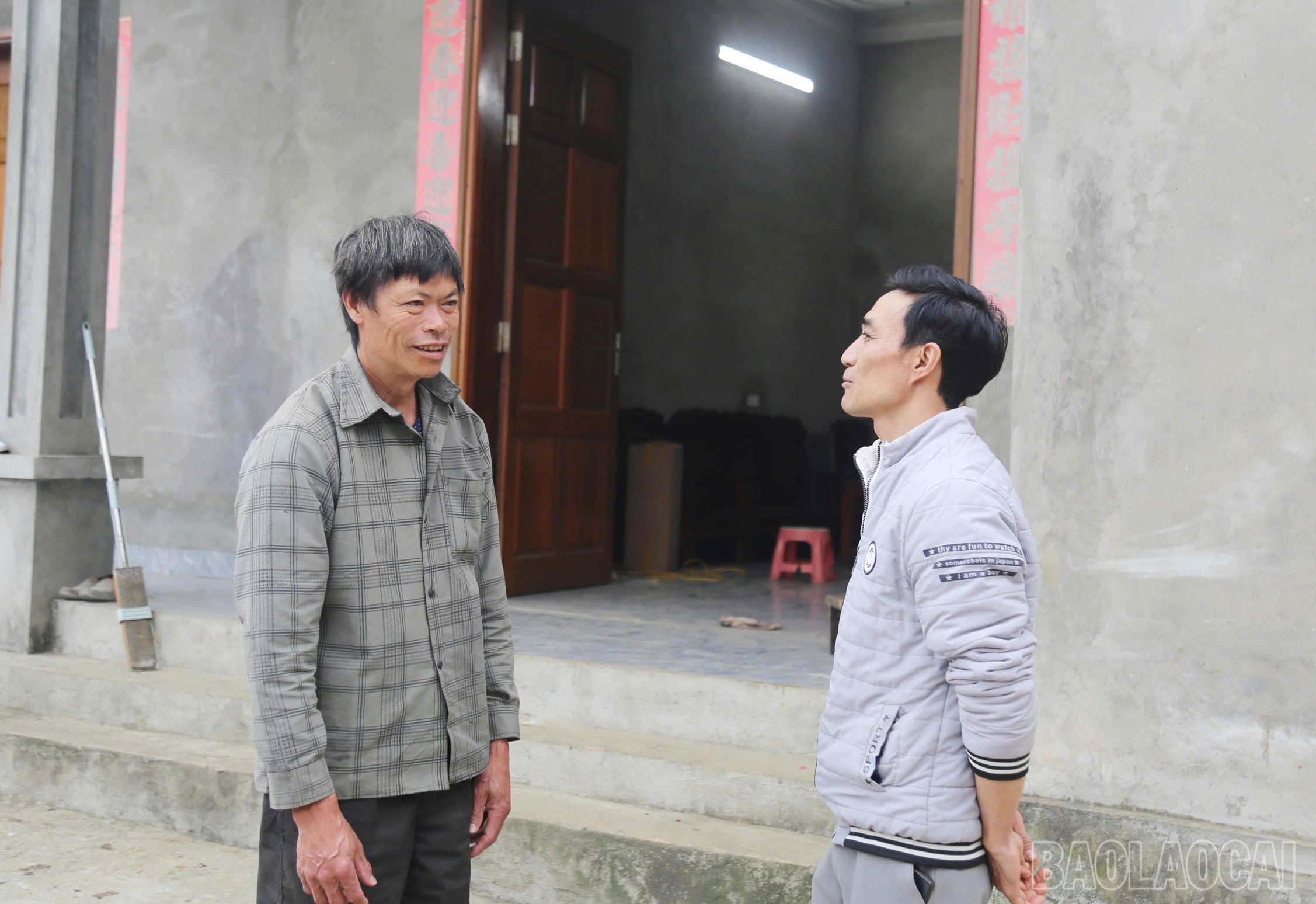 دبیر حزب روستا، لو سی هوی، به طور فعال روستاییان را برای توسعه اقتصاد تبلیغ و تشویق میکند. mk3.jpg