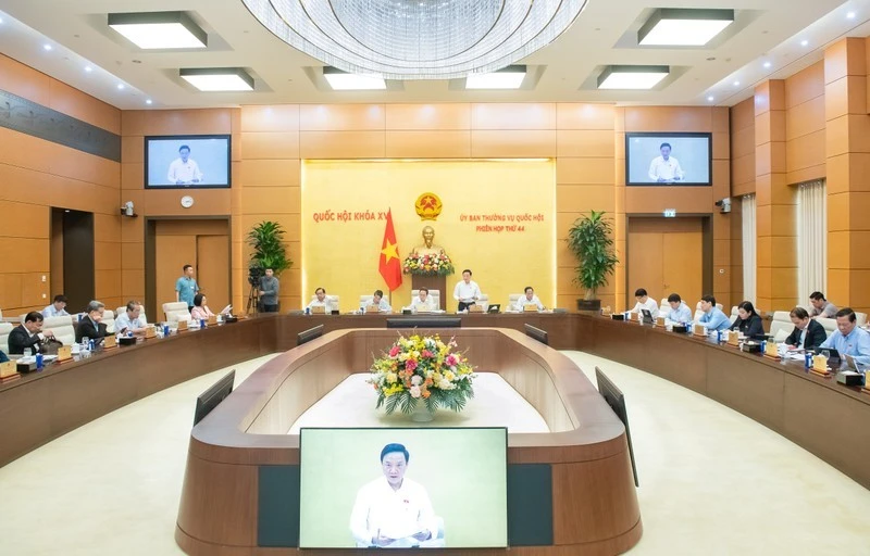 Quang cảnh phiên thảo luận về dự thảo Nghị quyết tại Phiên họp thứ 44 của Ủy ban Thường vụ Quốc hội ngày 14/4.