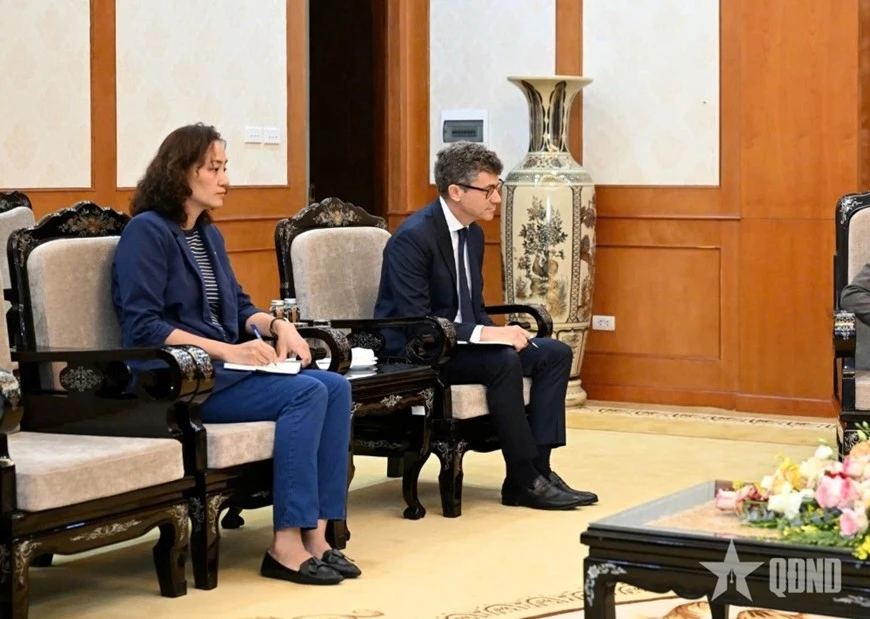 Các đại biểu Trung tâm di sản thế giới tại buổi tiếp.