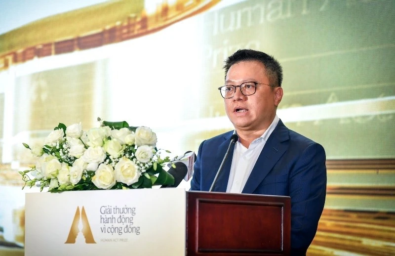 Đồng chí Lê Quốc Minh, Ủy viên Trung ương Đảng, Tổng Biên tập Báo Nhân Dân, Phó Trưởng Ban Tuyên giáo Trung ương, Chủ tịch Hội Nhà báo Việt Nam, Trưởng Ban Tổ chức Giải thưởng Hành động vì Cộng đồng phát biểu tại sự kiện.