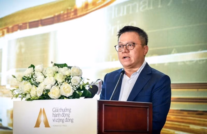 Đồng chí Lê Quốc Minh, Ủy viên Trung ương Đảng, Tổng Biên tập Báo Nhân Dân, Phó Trưởng Ban Tuyên giáo Trung ương, Chủ tịch Hội Nhà báo Việt Nam, Trưởng Ban Tổ chức Giải thưởng Hành động vì Cộng đồng phát biểu tại sự kiện.