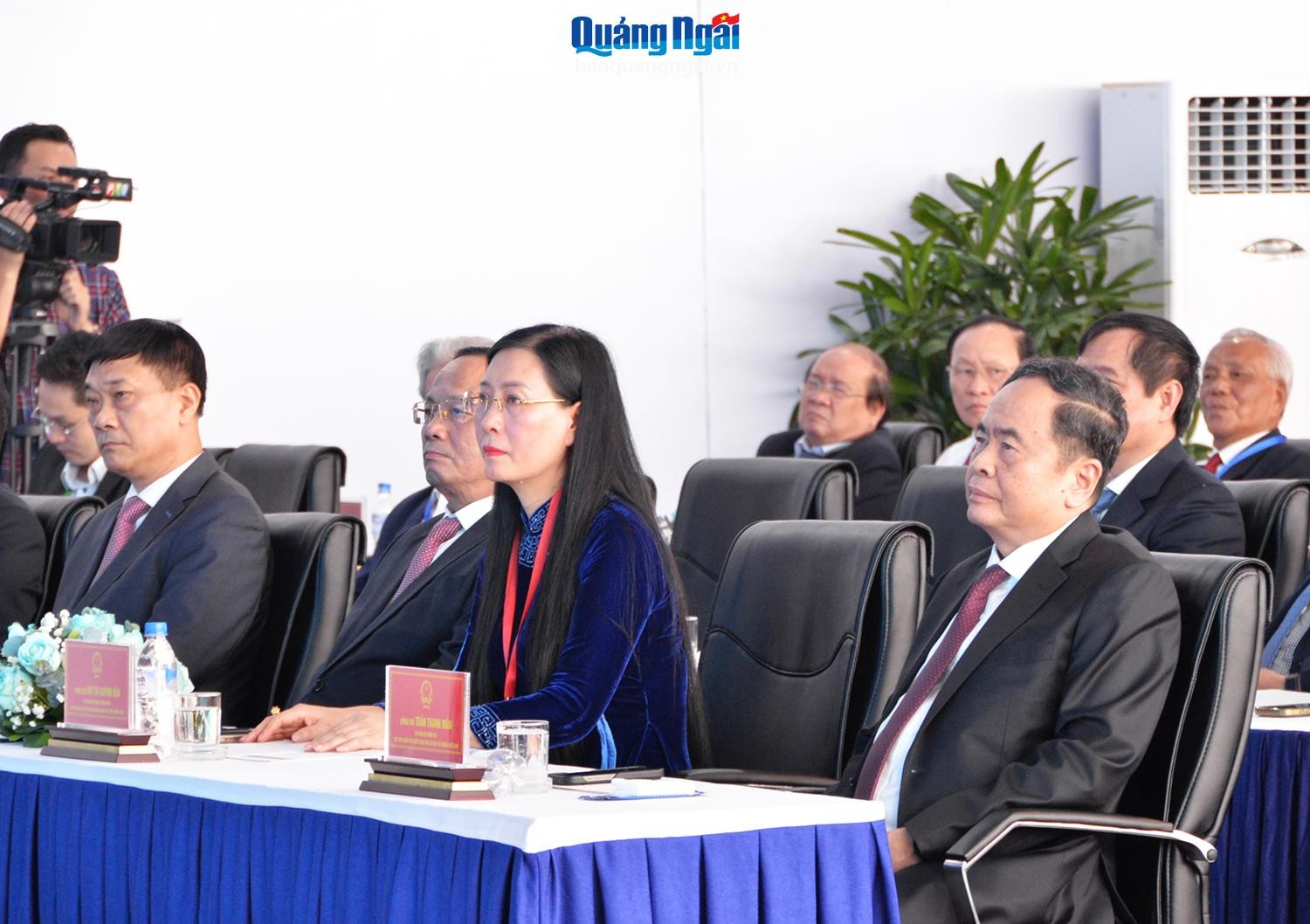 Ủy viên Bộ Chính trị, Chủ tịch Quốc hội Trần Thanh Mẫn, lãnh đạo tỉnh và các đại biểu dự lễ động thổ dự án. Ủy viên Bộ Chính trị, Chủ tịch Quốc hội Trần Thanh Mẫn, lãnh đạo tỉnh và các đại biểu dự lễ động thổ dự án.