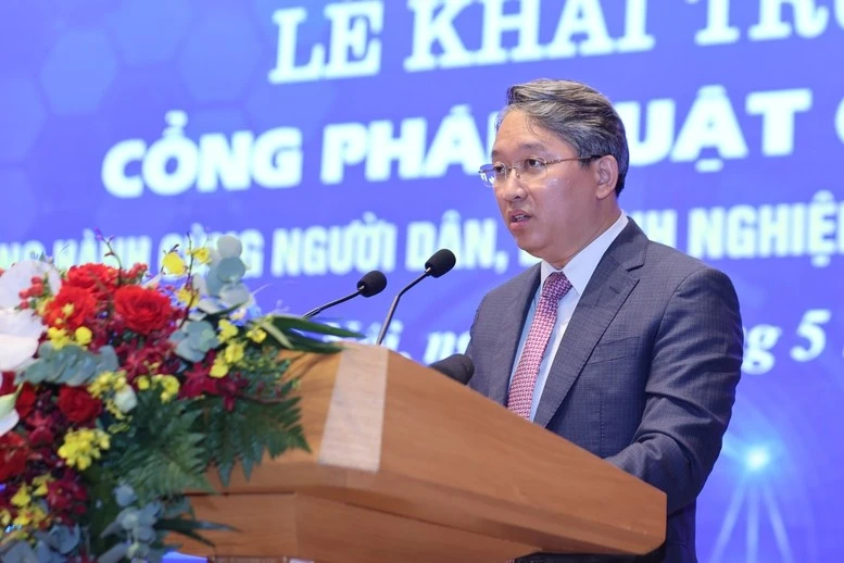 Bộ trưởng Bộ Tư pháp Nguyễn Hải Ninh phát biểu tại lễ khai trương - Ảnh VGP/Nhật Bắc