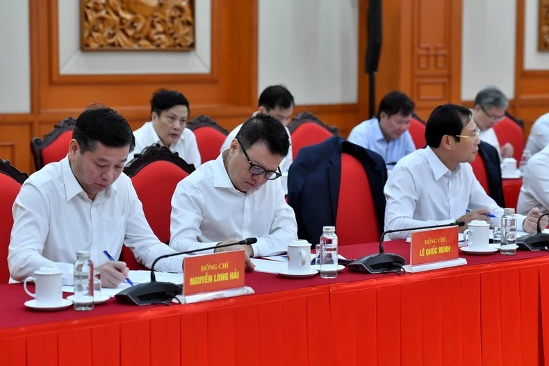 Đại biểu dự cuộc làm việc của Tiểu ban Văn kiện. (Ảnh: ĐĂNG KHOA)