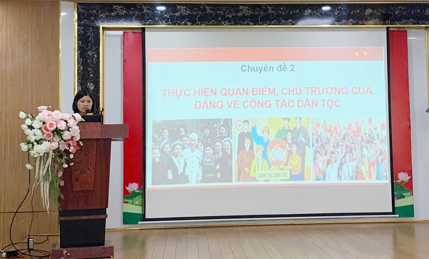 Giảng viên truyền đạt chuyên đề "Thực hiện quan điểm, chủ trương của Đảng về công tác dân tộc". 11.jpg
