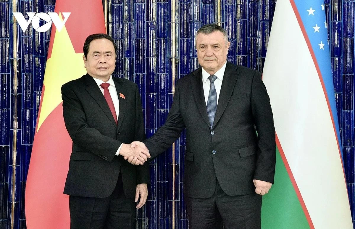 Chủ tịch Quốc hội Trần Thanh Mẫn và Chủ tịch Hạ viện Nuriddin Ismoilov