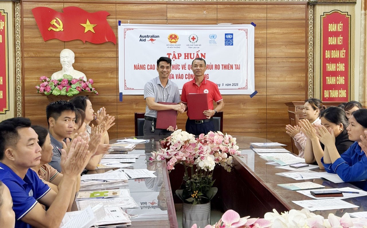Hội Chữ thập đỏ tỉnh và UBND xã Xuân Hòa ký hợp đồng trách nhiệm triển khai các hoạt động của dự án c2.jpg