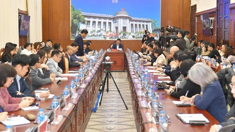 Toàn cảnh cuộc họp.