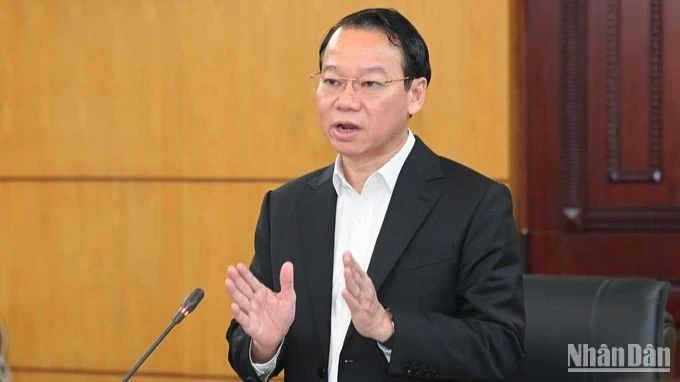 Bộ trưởng Bộ Nông nghiệp và Môi trường Đỗ Đức Duy cho rằng, chúng ta phải xác định lại mức độ như thế nào, nguyên nhân do đâu? Kể cả trong nước và quốc tế để từ đó đề xuất các giải pháp để quản lý bình ổn và đưa thị trường lúa gạo ổn định.