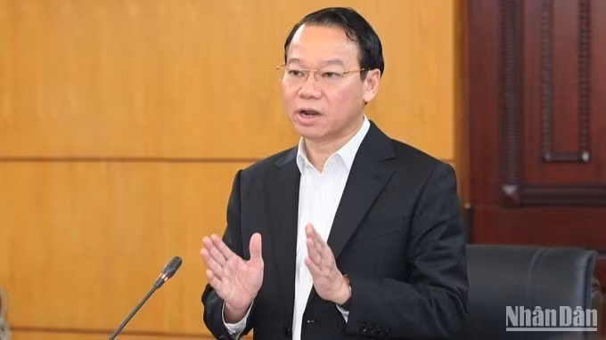 Bộ trưởng Bộ Nông nghiệp và Môi trường Đỗ Đức Duy cho rằng, chúng ta phải xác định lại mức độ như thế nào, nguyên nhân do đâu? Kể cả trong nước và quốc tế để từ đó đề xuất các giải pháp để quản lý bình ổn và đưa thị trường lúa gạo ổn định.