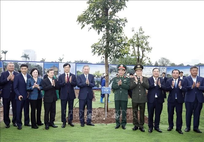 Tổng Bí thư Tô Lâm và các đại biểu tại Lễ phát động “Tết trồng cây đời đời nhớ ơn Bác Hồ” Xuân Bính Ngọ 2026. Ảnh: Thống Nhất/TTXVN