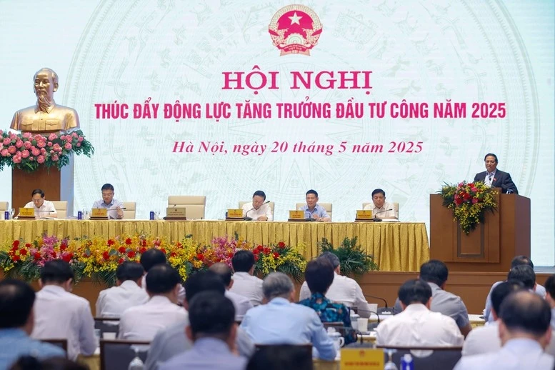 Thủ tướng Phạm Minh Chính chủ trì Hội nghị thúc đẩy động lực tăng trưởng đầu tư công năm 2025 - Ảnh: VGP/Nhật Bắc