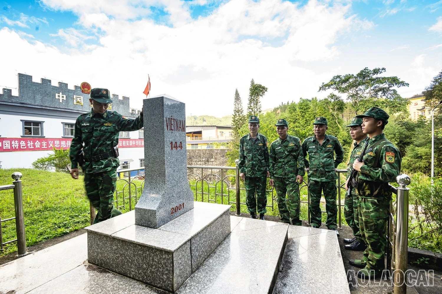 Kiểm tra cột mốc chủ quyền biên giới quốc gia.