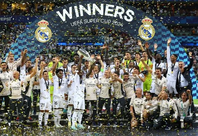 Real Madrid lần thứ 6 đoạt Siêu cúp châu Âu.