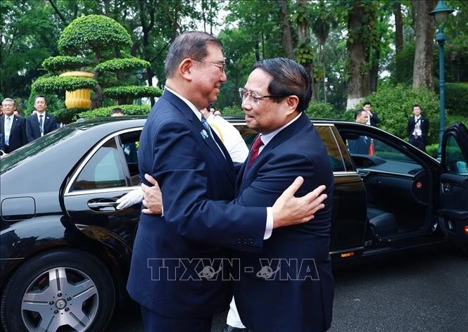 Thủ tướng Phạm Minh Chính đón Thủ tướng Nhật Bản Ishiba Shigeru thăm chính thức Việt Nam. Ảnh: Dương Giang/TTXVN.