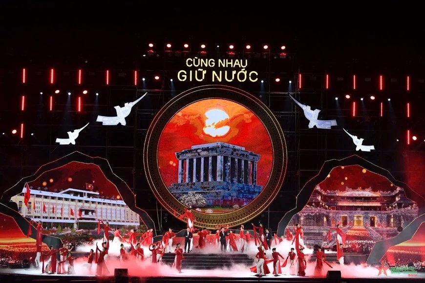 Tiết mục nghệ thuật tái hiện những mốc son của thời đại Hồ Chí Minh.