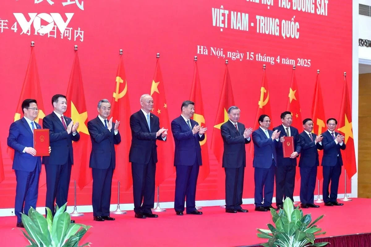 Lãnh đạo Đảng, Nhà nước Việt Nam và Tổng Bí thư, Chủ tịch nước Trung Quốc Tập Cận Bình tại buổi Gặp gỡ hữu nghị nhân dân Việt Nam - Trung Quốc.