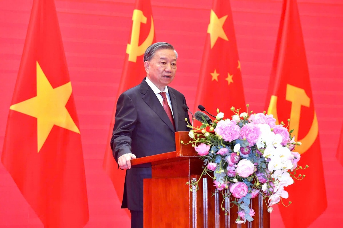 Tổng Bí thư Tô Lâm cũng cho rằng, một trong những phương hướng hợp tác cơ bản, quan trọng nhất của quan hệ Việt - Trung là “củng cố nền tảng xã hội vững chắc hơn” Tổng Bí thư Tô Lâm cũng cho rằng, một trong những phương hướng hợp tác cơ bản, quan trọng nhất của quan hệ Việt - Trung là “củng cố nền tảng xã hội vững chắc hơn”