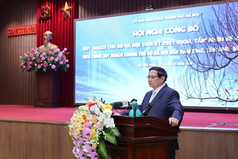 Thủ tướng đánh giá cao Quy hoạch Hà Nội vừa được phê duyệt đã tìm ra và phát triển tiềm năng khác biệt, cơ hội nổi trội, lợi thế cạnh tranh; phát hiện những mâu thuẫn, tồn tại, hạn chế, thách thức… để đưa ra giải pháp hóa giải, khắc phục - Ảnh: VGP/Nhật Bắc
