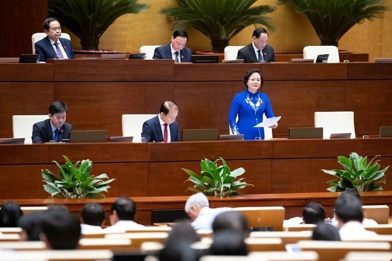 Bộ trưởng Bộ Nội vụ Phạm Thị Thanh Trà phát biểu giải trình ý kiến đại biểu Quốc hội tại Kỳ họp thứ 9. Ảnh: Quốc hội Bộ trưởng Bộ Nội vụ Phạm Thị Thanh Trà phát biểu giải trình ý kiến đại biểu Quốc hội tại Kỳ họp thứ 9. Ảnh: Quốc hội