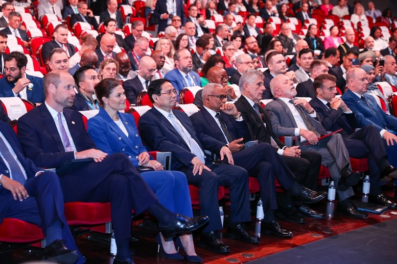 Thủ tướng và các đại biểu dự Diễn đàn Kinh tế và Tài chính xanh - Ảnh: VGP/Nhật Bắc Thủ tướng và các đại biểu dự Diễn đàn Kinh tế và Tài chính xanh - Ảnh: VGP/Nhật Bắc