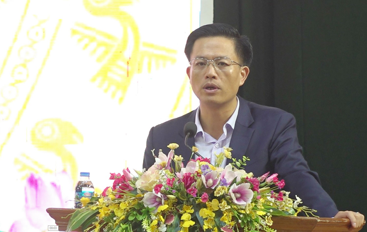 Đồng chí Hoàng Quốc Bảo, Bí thư Huyện ủy Bảo Yên phát biểu tại lớp bồi dưỡng. by4.jpg